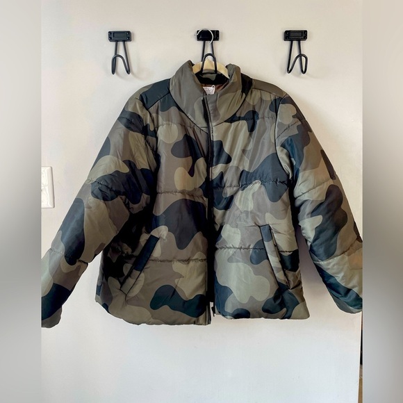 Mud Pie Jackets & Blazers - Mud Pie, Large, green camo puffer coat, warm winter mid-weight snap up jacket